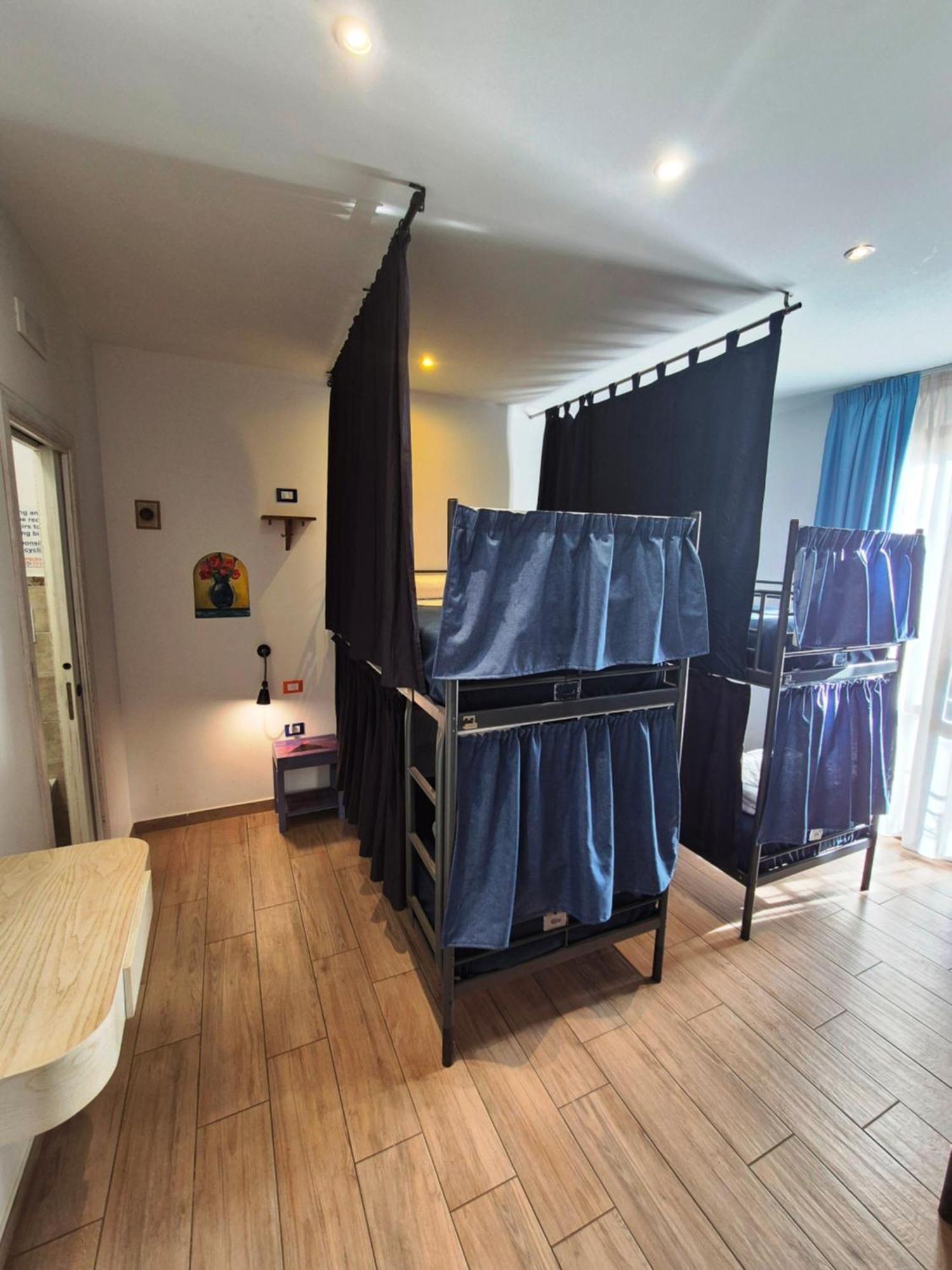 Bed Mixed Dormitory Room